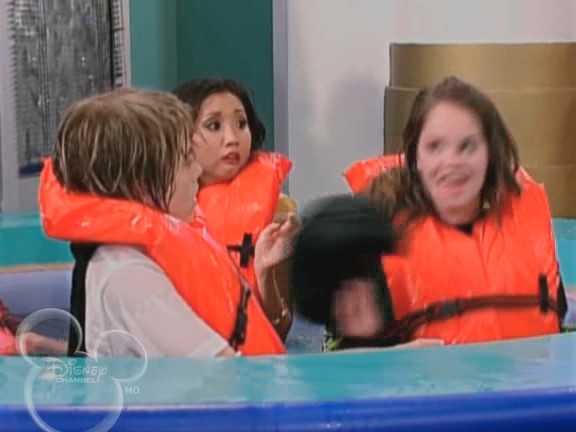 bscap1732 - The suite life on Deck Episode 01