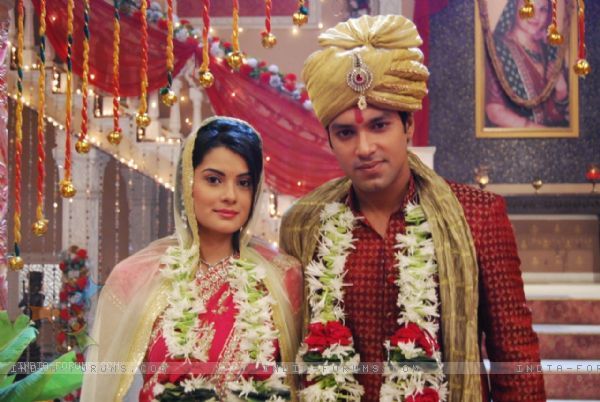 39572-arjun-and-lolita-wedding-picture - aditi