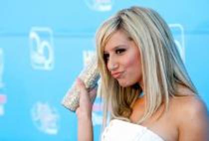 AGYKVXOMAMHSFSMSKWP - Ashley Tisdale