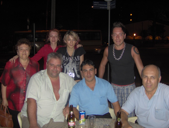 familia si taximetristii foarte populari - Argentina