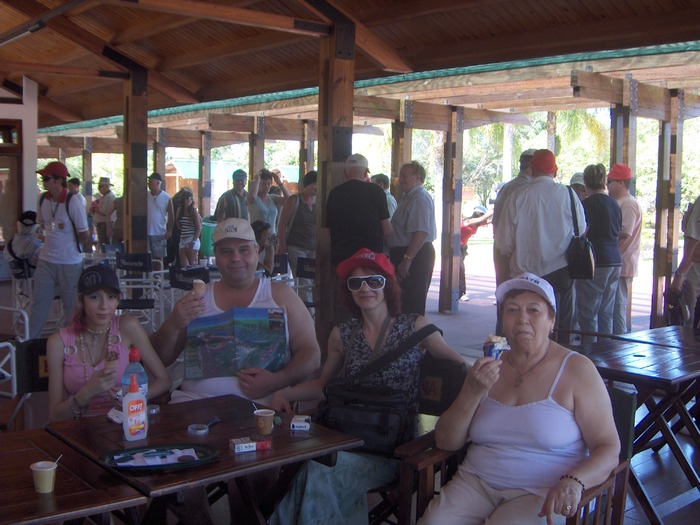 intrarea in " jungla" - parcul national Iguazu - Argentina