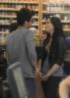 thumb_demi-lovato-joe-jonas-pipaieli-in-magazin-foto_7
