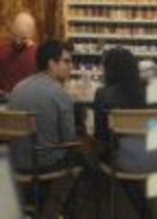 thumb_demi-lovato-joe-jonas-pipaieli-in-magazin-foto_10 - Demi Lovato