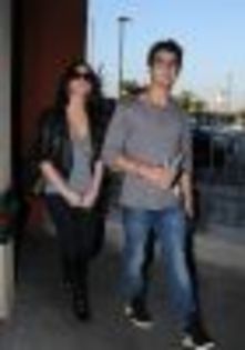 thumb_demi-lovato-joe-jonas-pipaieli-in-magazin-foto_16 - Demi Lovato