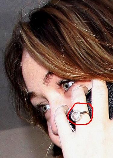 miley-cyrus-engagement-ring-photos-41