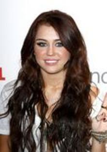 5449_us_article_30026 - 0Cateva dintre pozele noastre cu Miley Cyrus