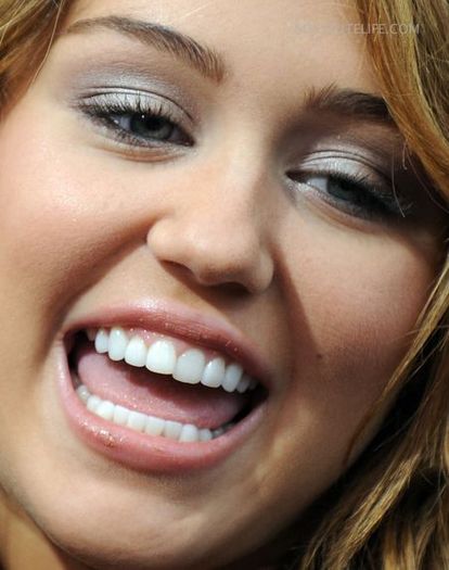 gallery_main-hannahmontana-premiere-red-carpet-photos-04032009-78