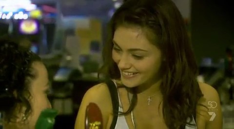 nvr5b2keyzsn34l8jszc - Phoebe Tonkin