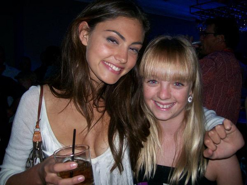 sc9s8x - Phoebe Tonkin