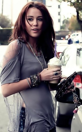 35 - 00club miley cyrus1