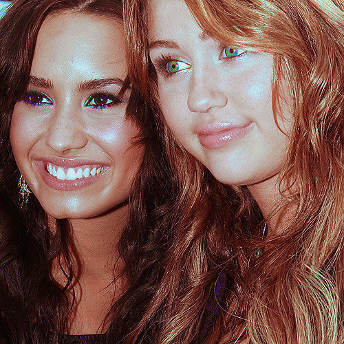48 - 00club miley cyrus1