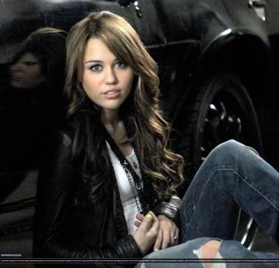 79 - 00club miley cyrus1