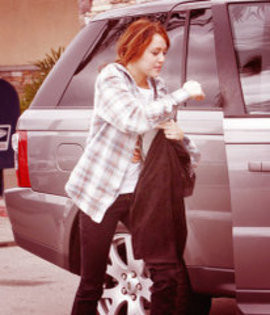 93 - 00club miley cyrus1