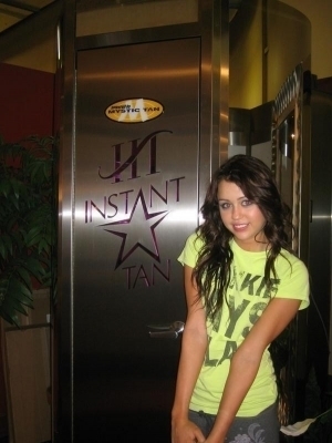 95 - 00club miley cyrus1