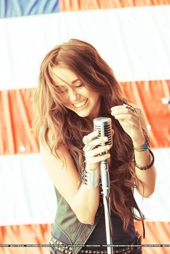 MeAditza - 00club miley cyrus1