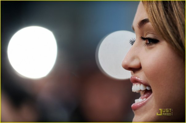 114 - 00club miley cyrus1
