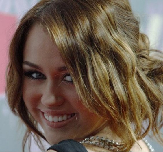 145 - 00club miley cyrus1