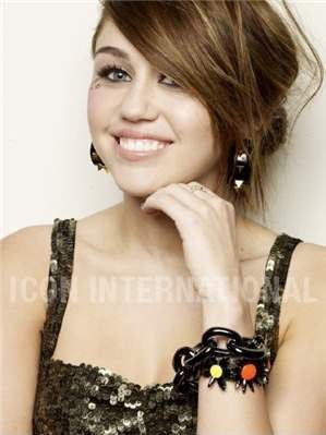 150 - 00club miley cyrus1
