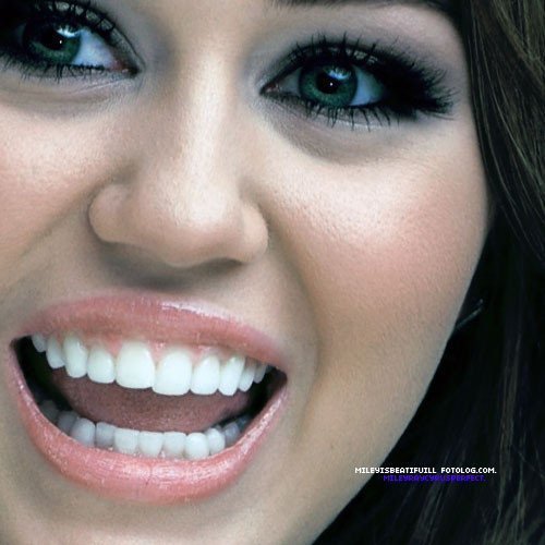 166 - 00club miley cyrus1