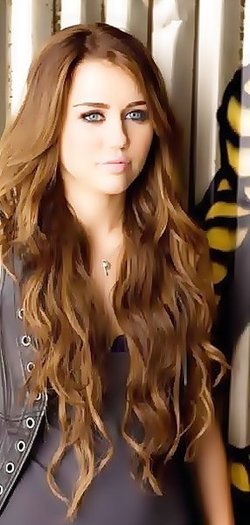 181 - 00club miley cyrus1