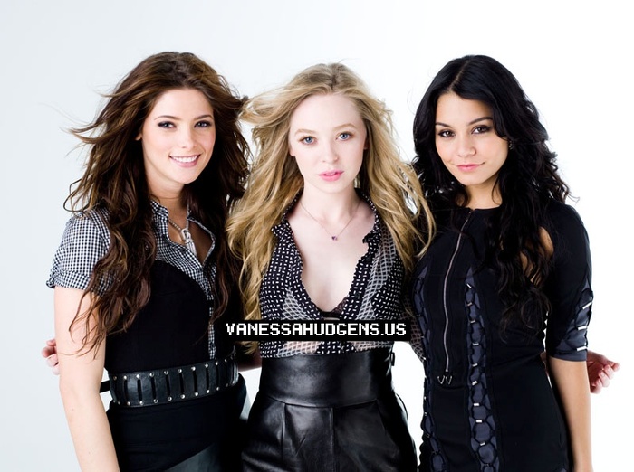 10gdw2a - Vanessa Hudgens Sedinta foto