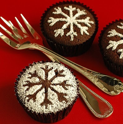 snowflake_stencil_cupcakes - Cupcake