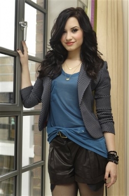 normal_mURI_temp_81b6196a - demi lovato