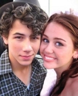 11057738_ZKAOSIXQG - miley si nick