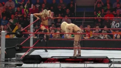 normal_WWE_Raw_12_28_09_Kelly_Kelly_vs_Maryse_720p_AC3_5_1_XviD_avi_000177911