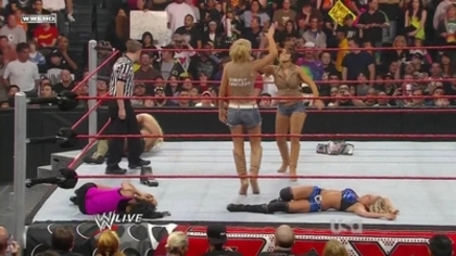 normal_WWE_Raw_03_15_10_Kelly_Kelly_vs_Maryse_720p_AC3_5_1_XviD_avi_000287120