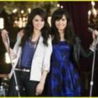 Demi_Lovato_1254688948_2 - Demi si Selena