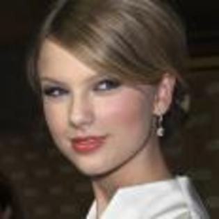 Taylor_Swift_1230493914_4 - Taylor Swift pe covorul rosu
