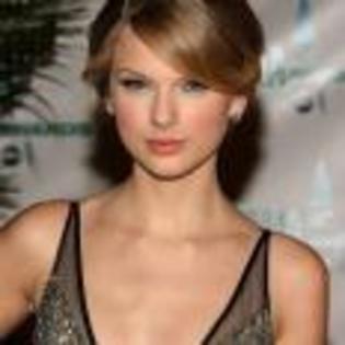 Taylor_Swift_1230494006_1 - Taylor Swift pe covorul rosu