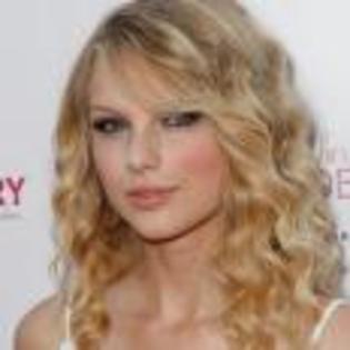 Taylor_Swift_1230494966_1 - Taylor Swift pe covorul rosu