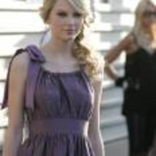 Taylor_Swift_1230497078_4 - Taylor Swift pe covorul rosu