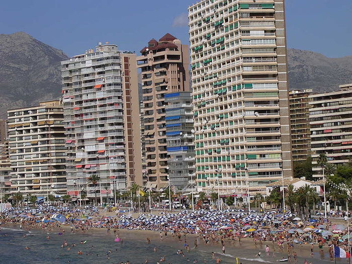 800px-Benidorm_beach