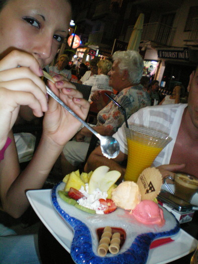 la o inghetata in Benidorm