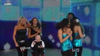 normal_WWE_Raw_11_30_09_Divas_Dancing_720p_AC3_5_1_XviD_avi_000074741