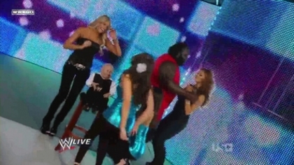 normal_WWE_Raw_11_30_09_Divas_Dancing_720p_AC3_5_1_XviD_avi_000068735