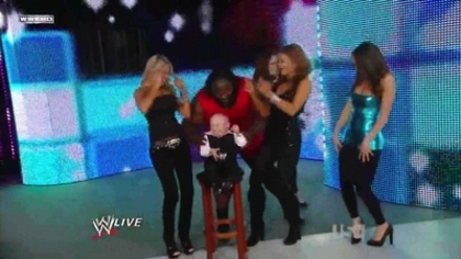normal_WWE_Raw_11_30_09_Divas_Dancing_720p_AC3_5_1_XviD_avi_000060727