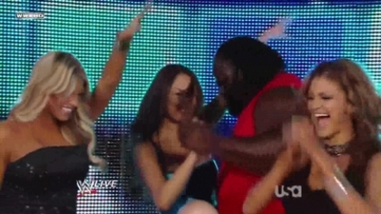 normal_WWE_Raw_11_30_09_Divas_Dancing_720p_AC3_5_1_XviD_avi_000053720