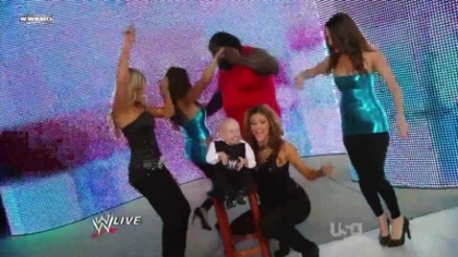 normal_WWE_Raw_11_30_09_Divas_Dancing_720p_AC3_5_1_XviD_avi_000051718