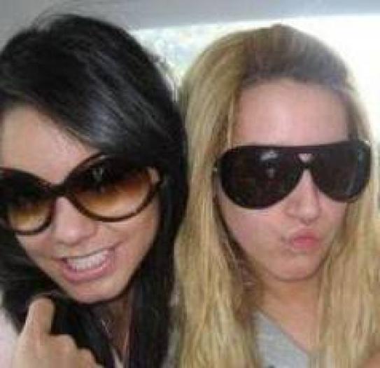 KWZRWFMBTJVEBSEUSNQ - ashley si vanessa
