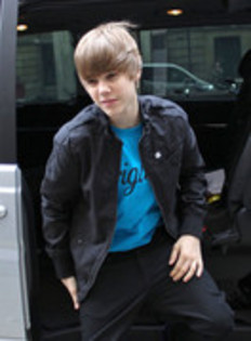 12231937_QQKFQRGFL - Justin Bieber