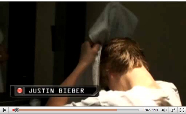 =~JuStiN~= - 0_0 Justin styling his hair 0_0