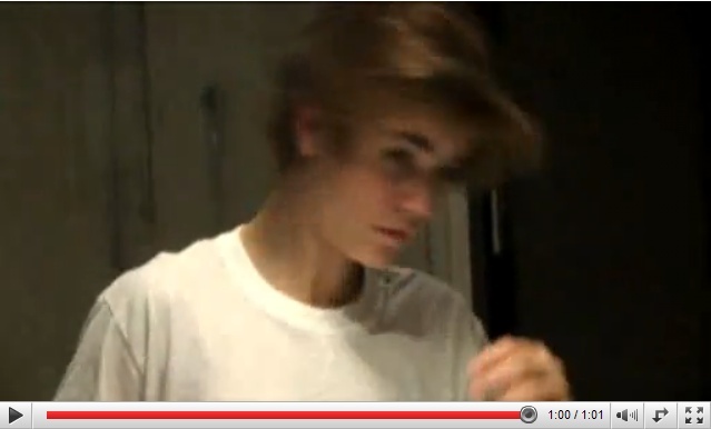 =~JuStiN~= - 0_0 Justin styling his hair 0_0