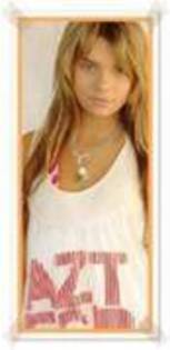 IWJJPZQISIKESBIVNVX - Indiana Evans
