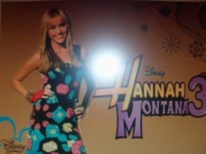 11760678_OKWEXOQFQ - Album Pentru Toti Fanii Miley Cyrus Si Hannah Montana