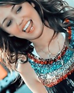 12881519_SCFQCXLMJ - Album Pentru Toti Fanii Miley Cyrus Si Hannah Montana