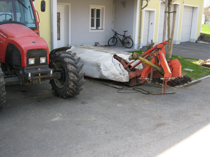 tractor si cositoare rotativa - utilaje agricole